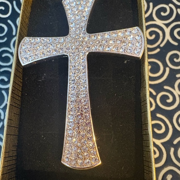 Silver Rhinestone Cross brooch - Picture 3 of 10
